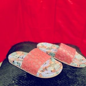 Women’s Coach Slides